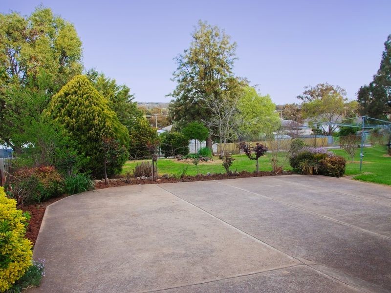 44 Campbell Street, Young NSW 2594