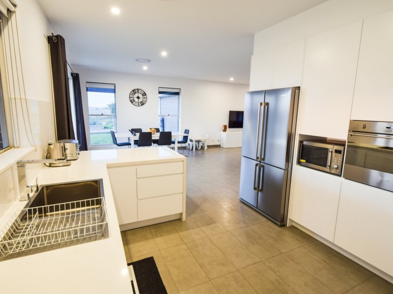 109 Dananbilla Drive, Young NSW 2594