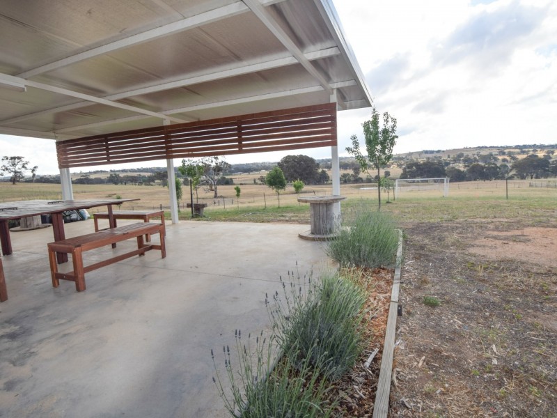 109 Dananbilla Drive, Young NSW 2594