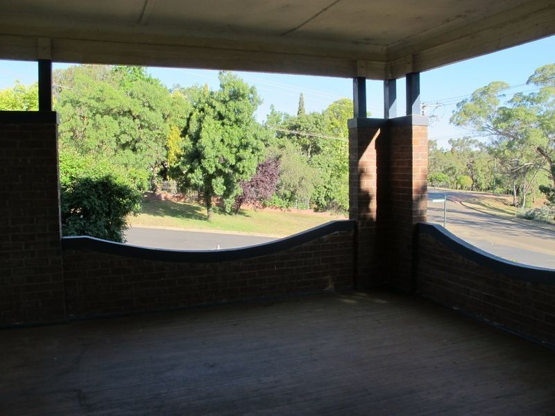 19 Whiteman Avenue, Young NSW 2594