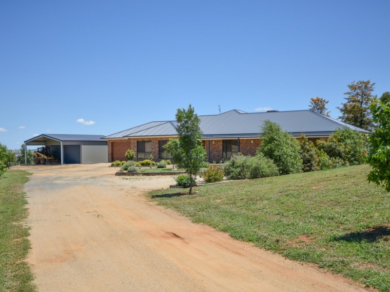 205 Henry Lawson Way, Young NSW 2594