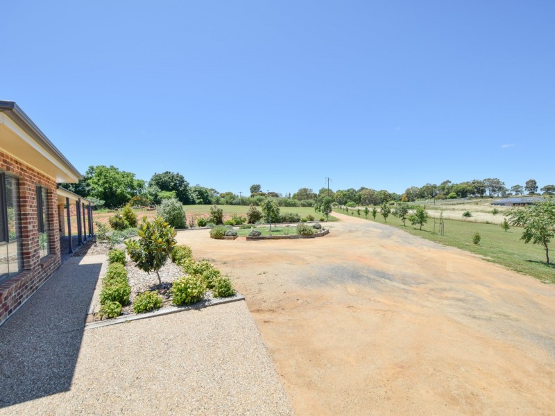 205 Henry Lawson Way, Young NSW 2594