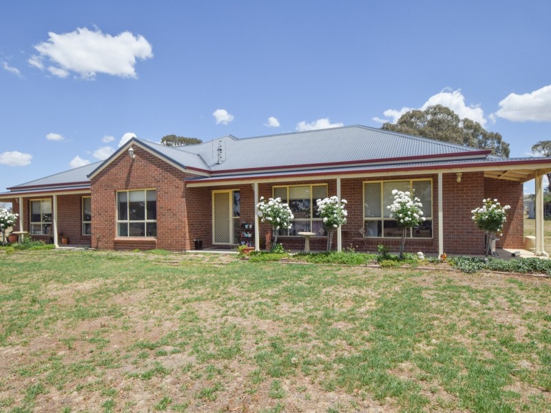 81 Wambanumba Drive, Young NSW 2594