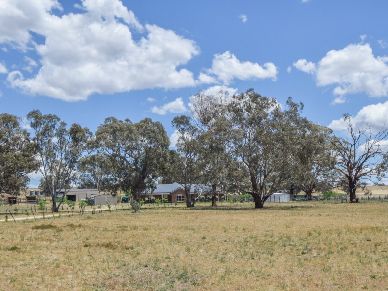 81 Wambanumba Drive, Young NSW 2594