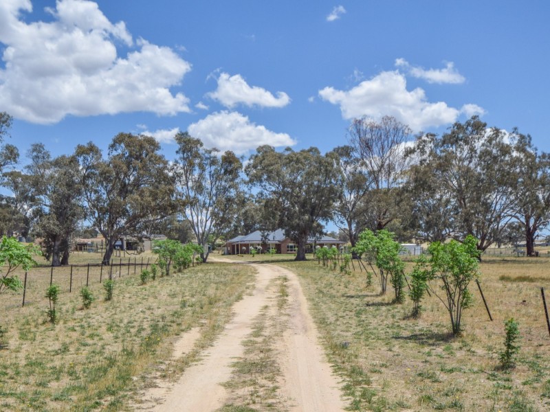 81 Wambanumba Drive, Young NSW 2594
