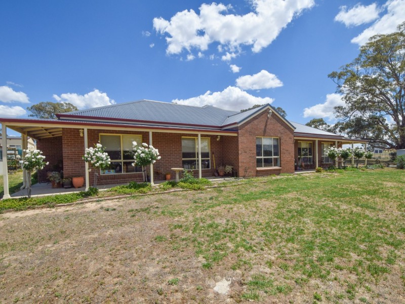 81 Wambanumba Drive, Young NSW 2594