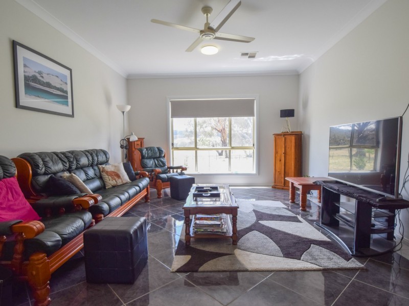 81 Wambanumba Drive, Young NSW 2594