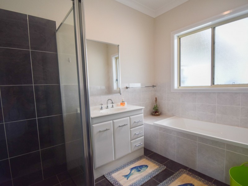 81 Wambanumba Drive, Young NSW 2594