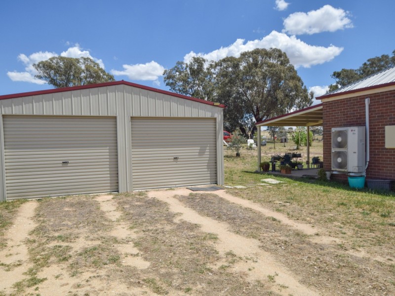 81 Wambanumba Drive, Young NSW 2594