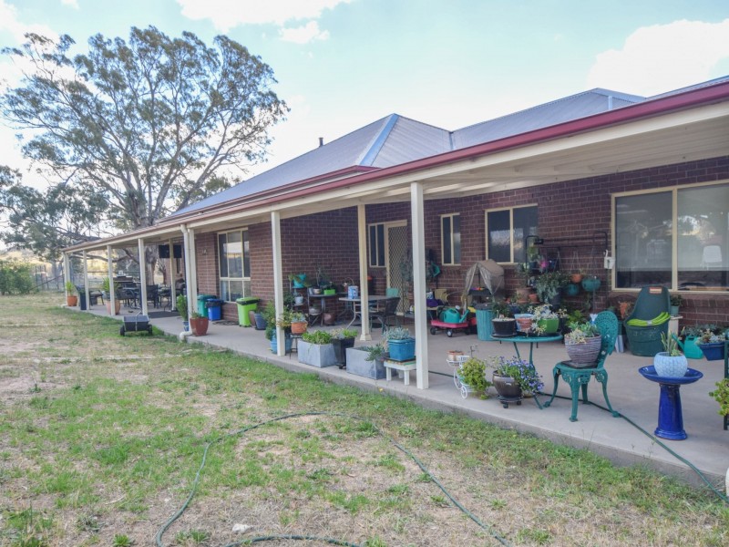 81 Wambanumba Drive, Young NSW 2594