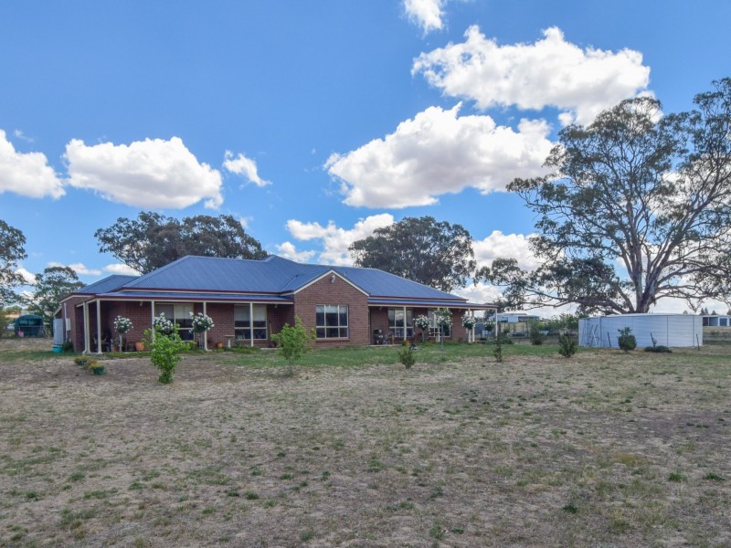 81 Wambanumba Drive, Young NSW 2594