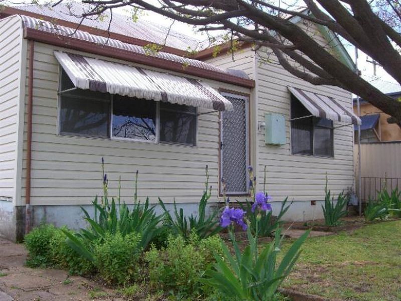 3 Emily Street, Young NSW 2594