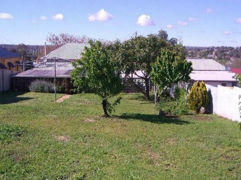 3 Emily Street, Young NSW 2594