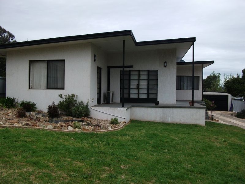 12 Melville Street, Young NSW 2594