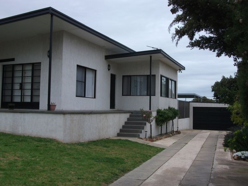 12 Melville Street, Young NSW 2594