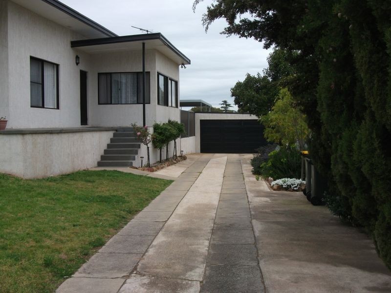 12 Melville Street, Young NSW 2594