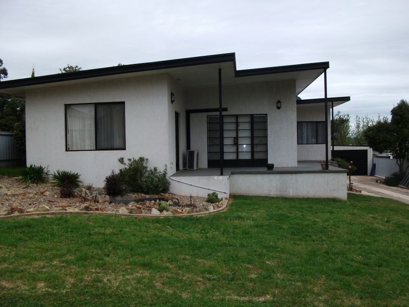 12 Melville Street, Young NSW 2594