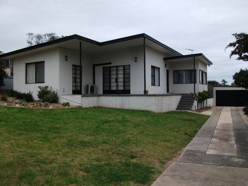 12 Melville Street, Young NSW 2594