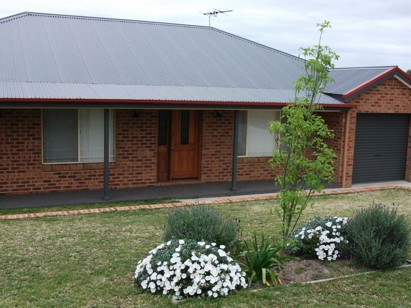 70 Orchard Street, Young NSW 2594