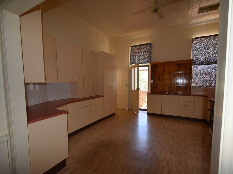 118 Boorowa Street, Young NSW 2594