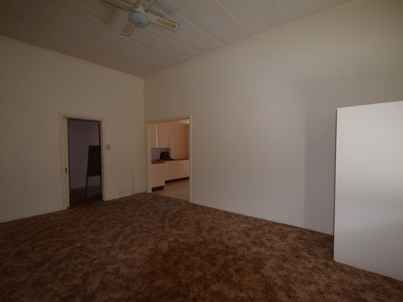 118 Boorowa Street, Young NSW 2594