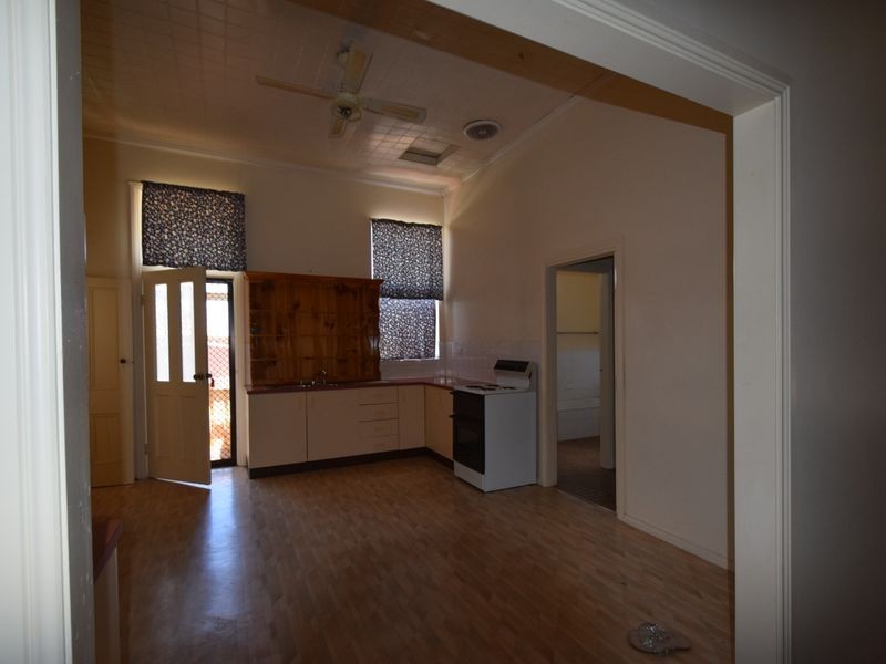 118 Boorowa Street, Young NSW 2594