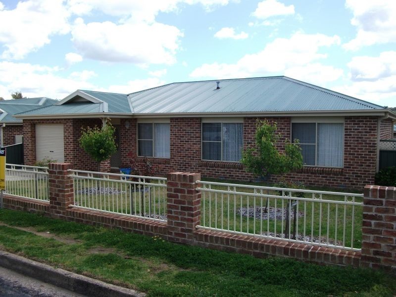 5 Miro Street, Young NSW 2594