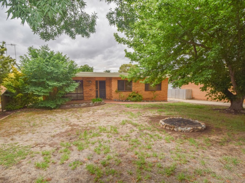 12 Cowper St, Young NSW 2594