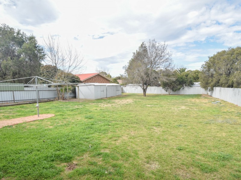 12 Cowper St, Young NSW 2594