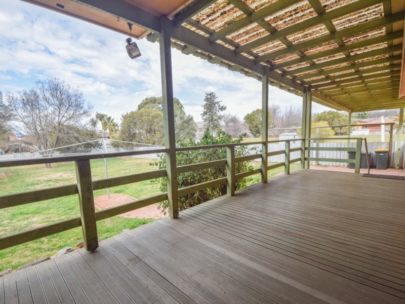 12 Cowper St, Young NSW 2594