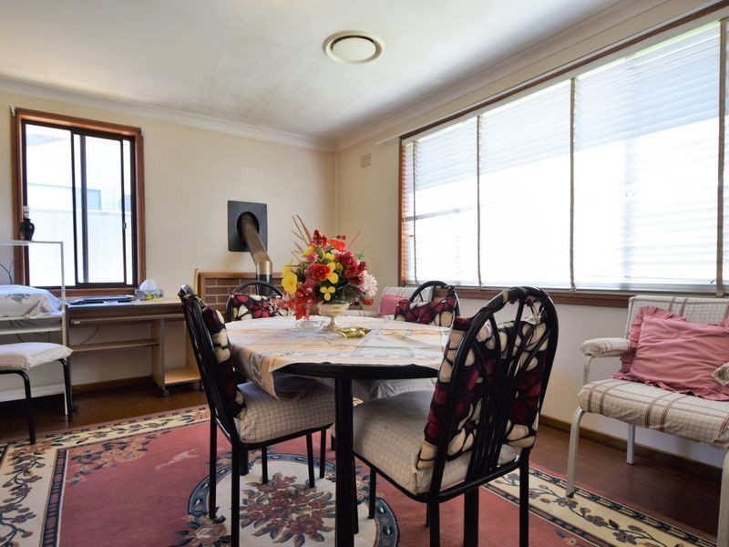 13 Bendick Street, Young NSW 2594