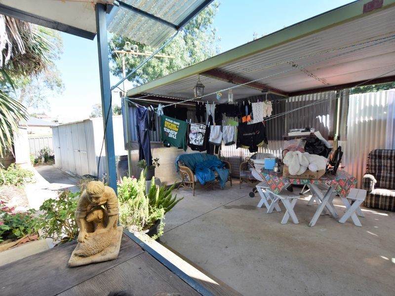 13 Bendick Street, Young NSW 2594