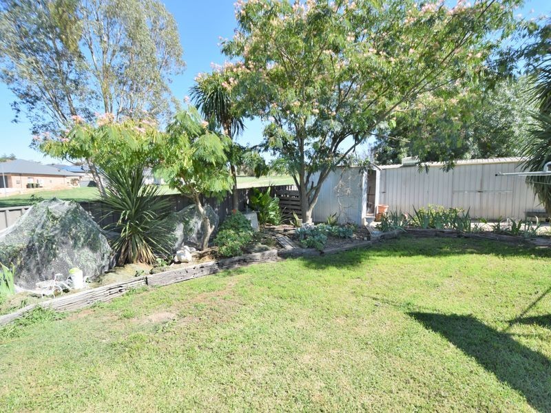 13 Bendick Street, Young NSW 2594
