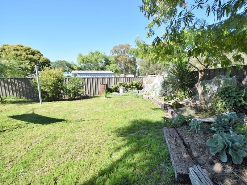 13 Bendick Street, Young NSW 2594