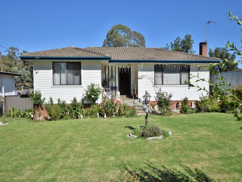 13 Bendick Street, Young NSW 2594