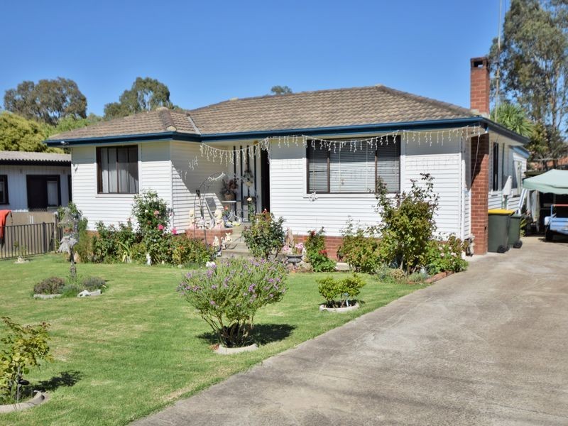 13 Bendick Street, Young NSW 2594