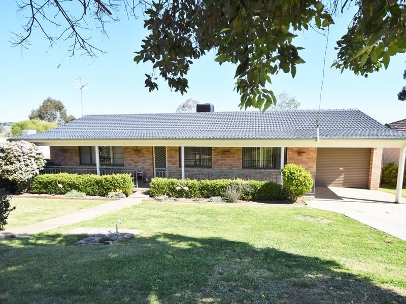 11 Millong St, Young NSW 2594