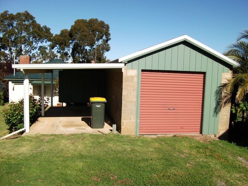 61 Murringo Street, Young NSW 2594