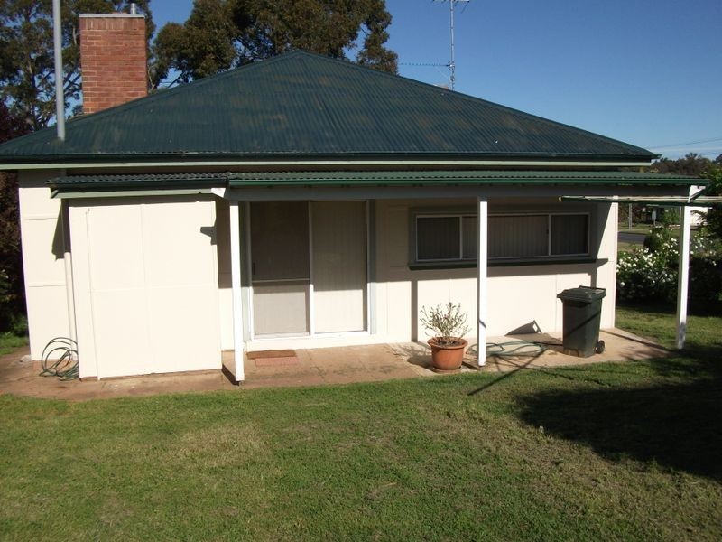 61 Murringo Street, Young NSW 2594