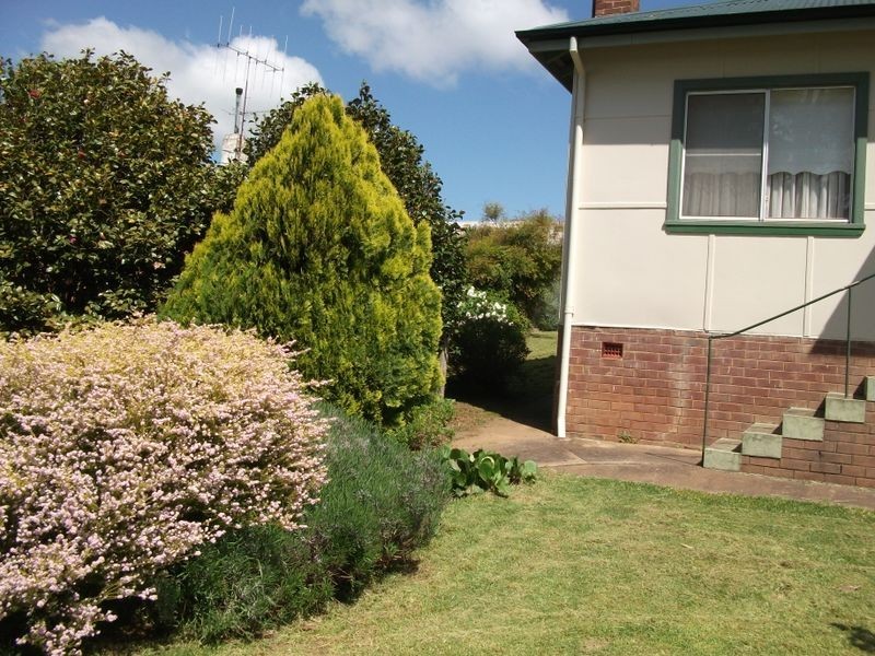 61 Murringo Street, Young NSW 2594