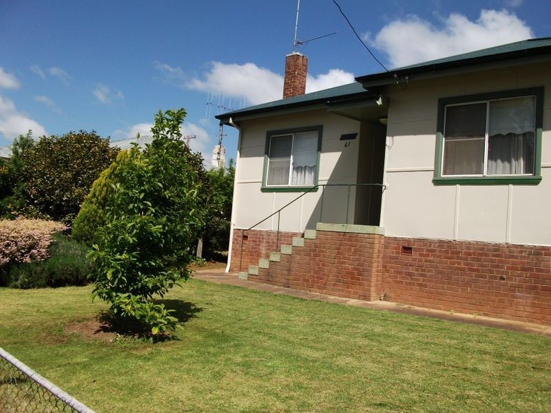 61 Murringo Street, Young NSW 2594