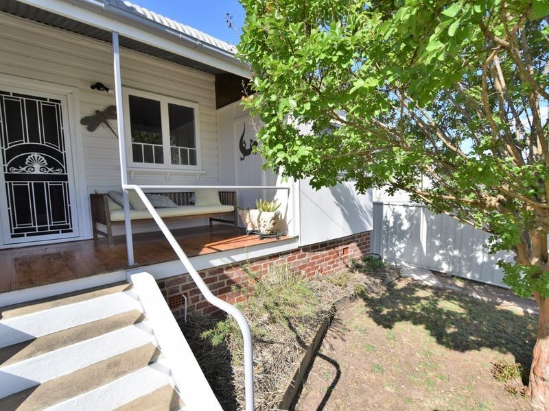 69 Brock Street, Young NSW 2594