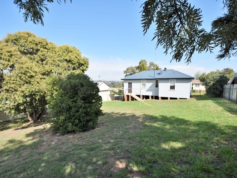 12 Florence Street, Young NSW 2594
