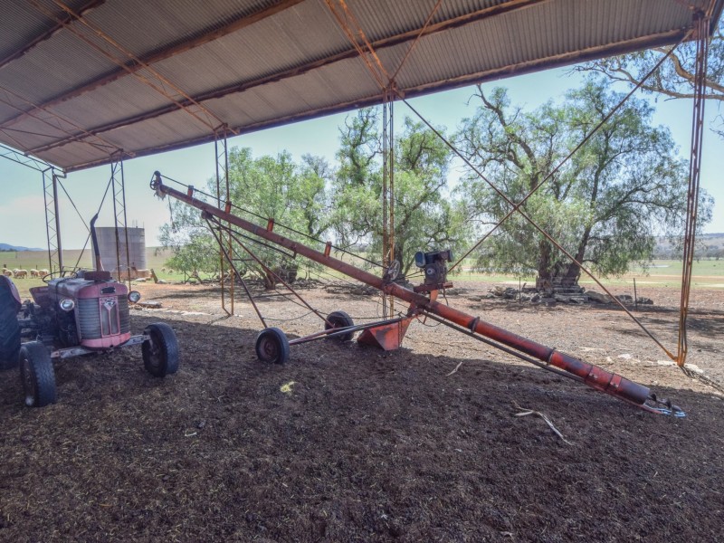 20 Mahers Lane, Young NSW 2594