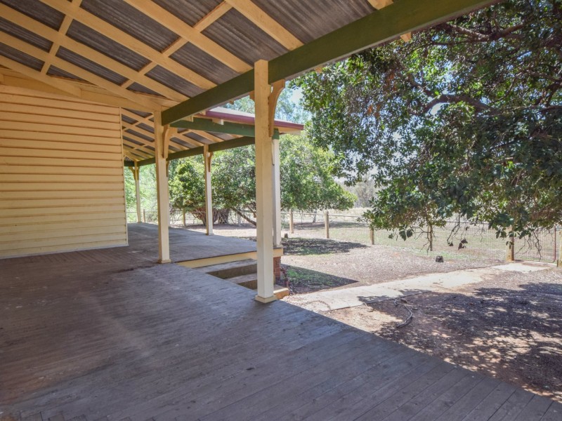 20 Mahers Lane, Young NSW 2594