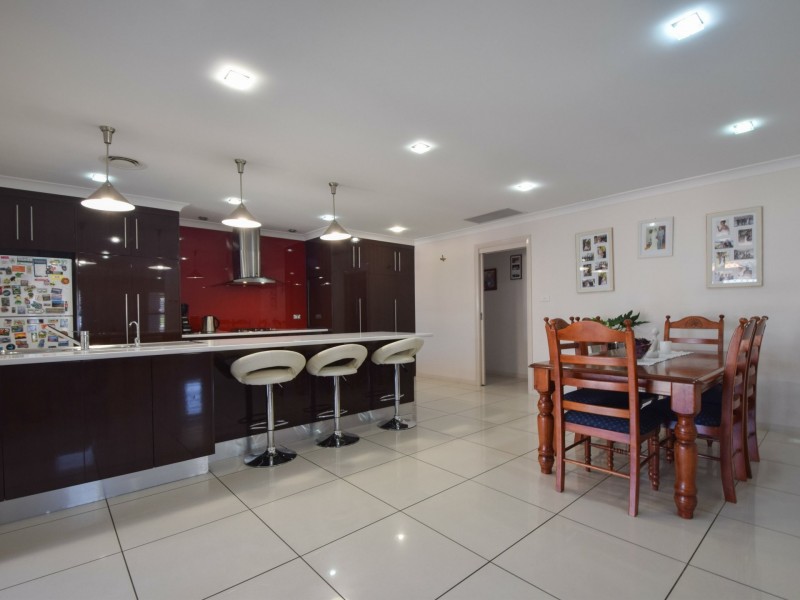1 Settlers Place, Young NSW 2594