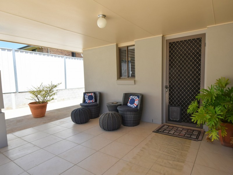 1 Settlers Place, Young NSW 2594