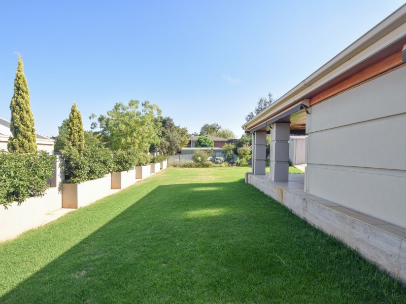 1 Settlers Place, Young NSW 2594