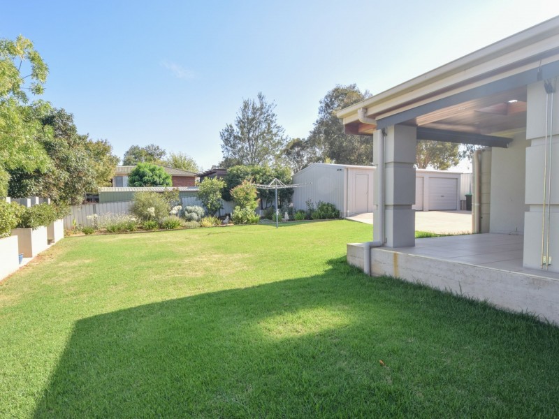 1 Settlers Place, Young NSW 2594