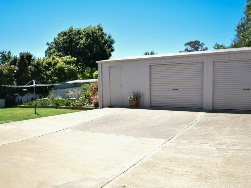 1 Settlers Place, Young NSW 2594